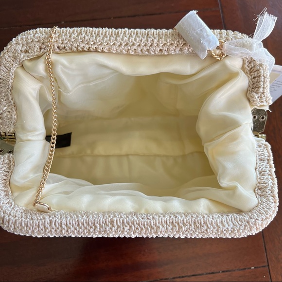 NWT VIRAL BEADED FLORAL CLUTCH - Picture 5 of 5